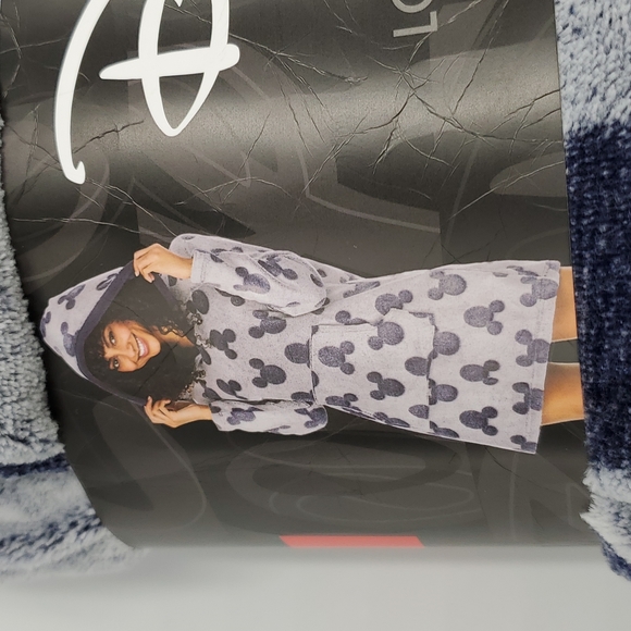 Disney Mickey Lounger with Cozy Hood - Picture 2 of 6